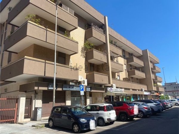 locale commerciale in affitto a Lecce in zona Partigiani