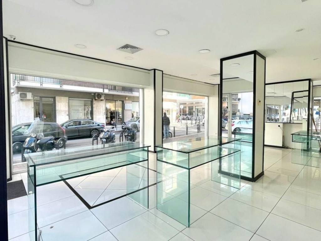 negozio in affitto a Lecce