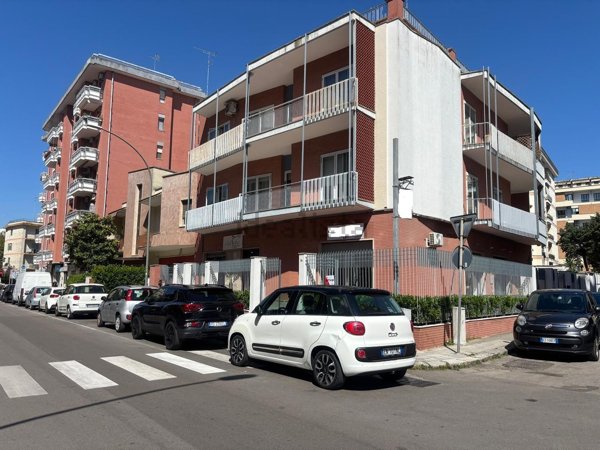 locale commerciale in affitto a Lecce