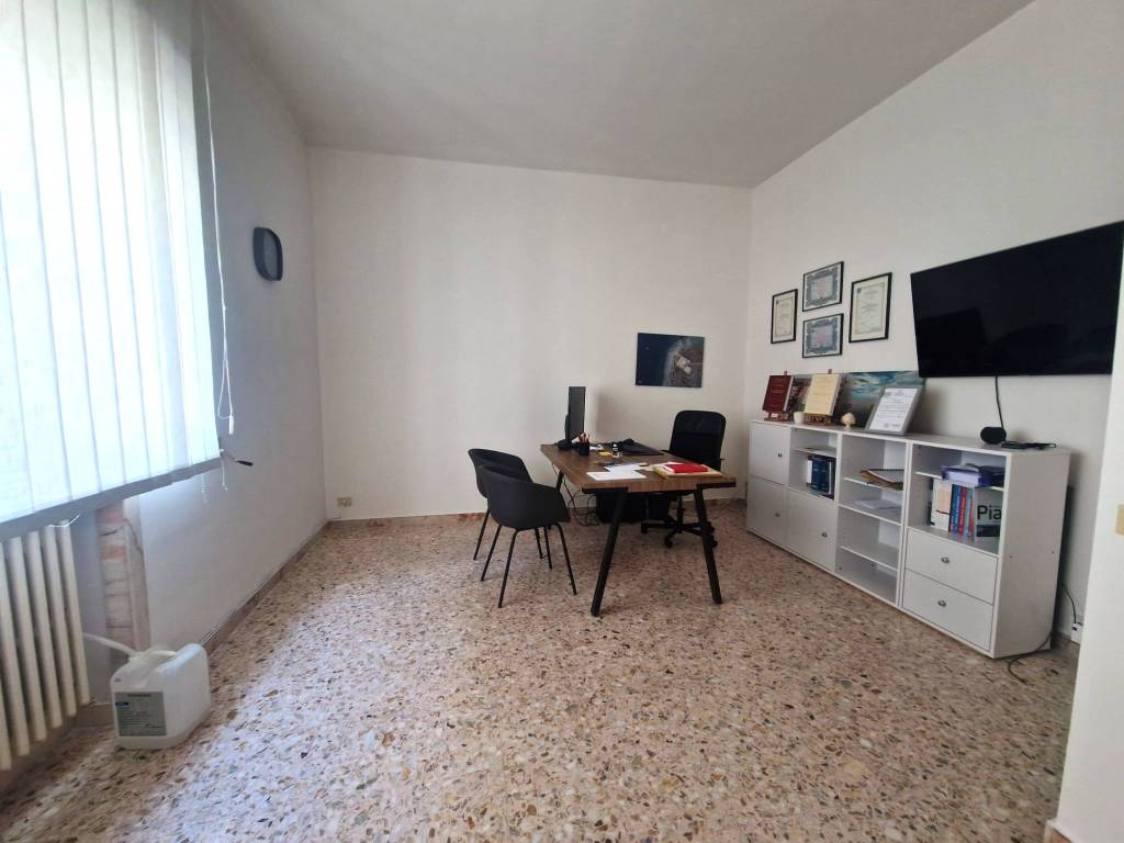 negozio in affitto a Lecce in zona Mazzini