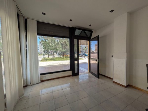 locale commerciale in affitto a Lecce in zona Santa Rosa