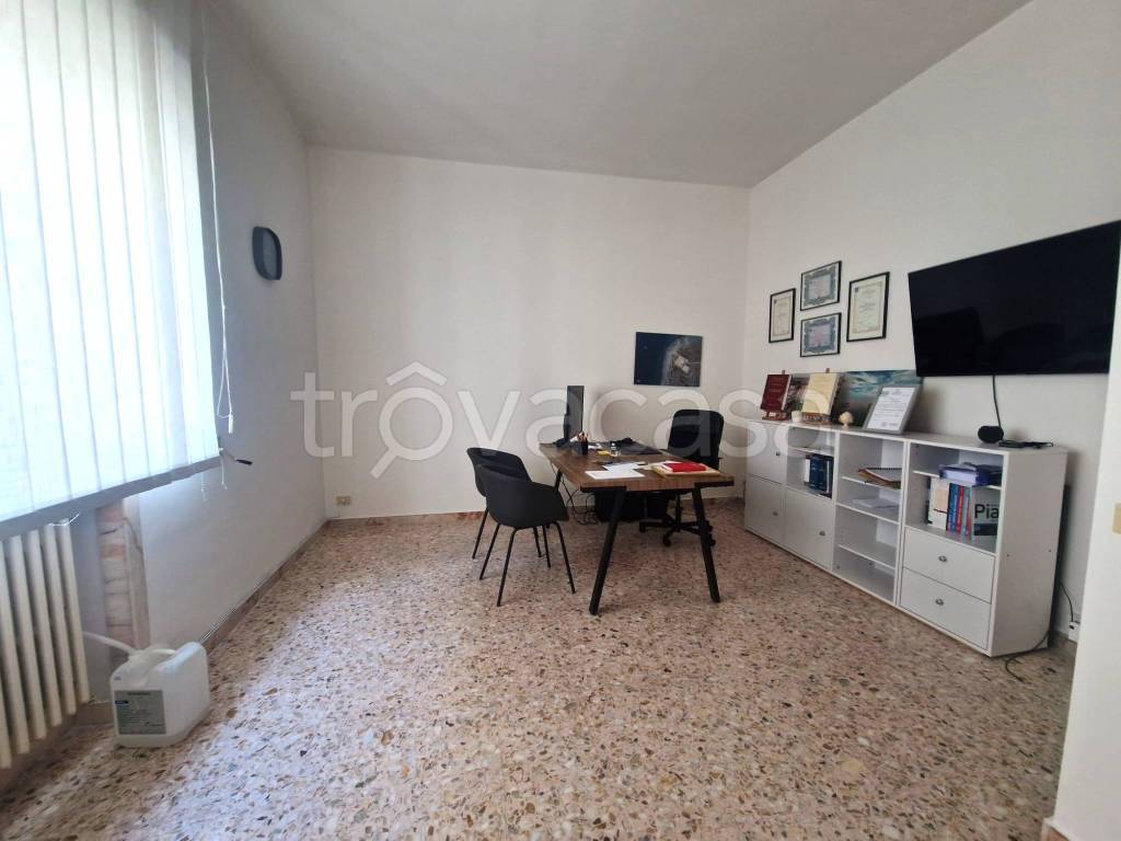 negozio in affitto a Lecce in zona Mazzini