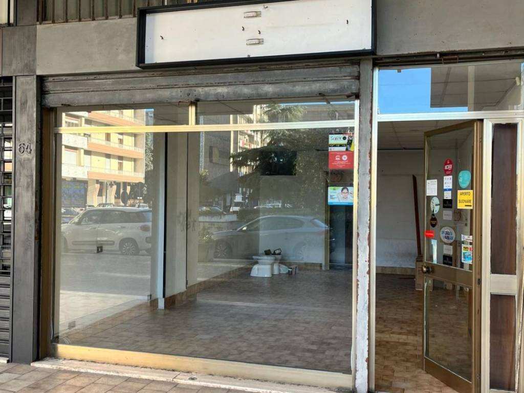 negozio in affitto a Lecce in zona Salesiani