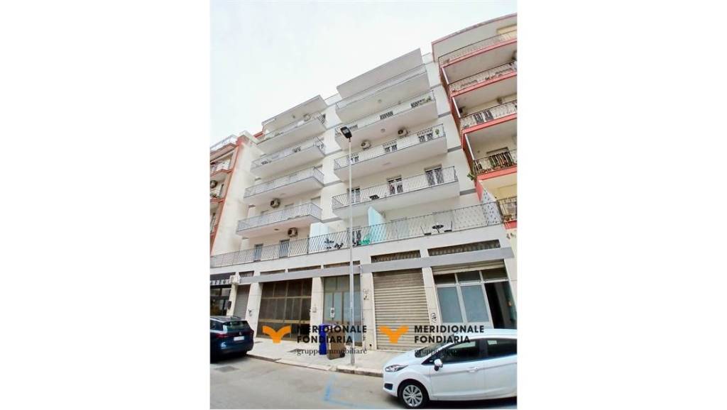negozio in affitto a Lecce in zona Ariosto