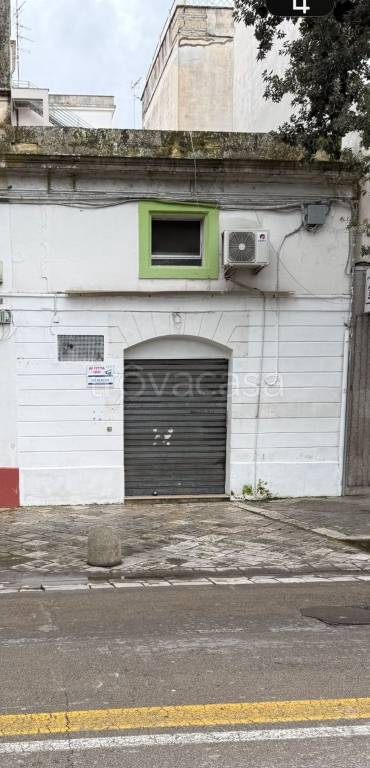 negozio in affitto a Lecce in zona Leuca