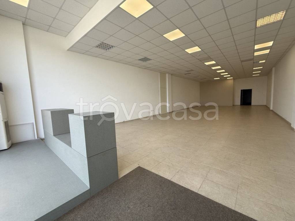 negozio in affitto a Lecce in zona Borgo Pace