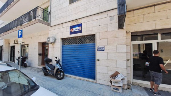 locale commerciale in affitto a Lecce