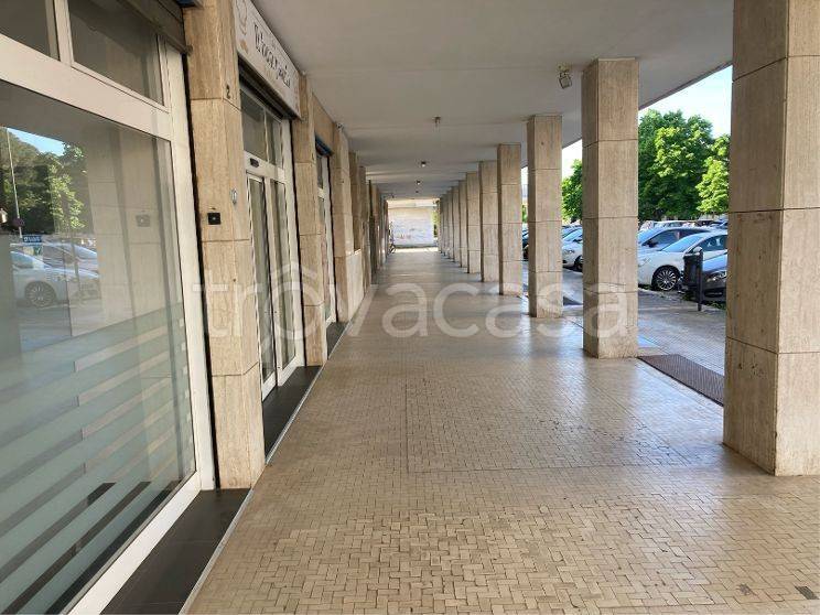 negozio in affitto a Lecce in zona Partigiani