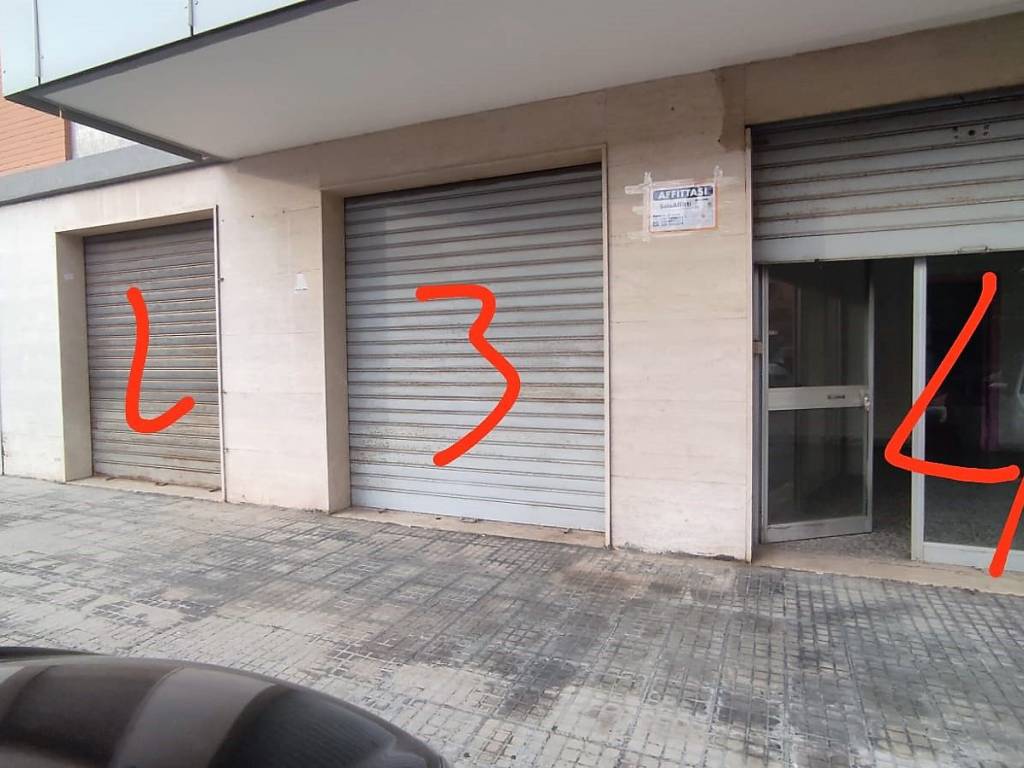 negozio in affitto a Lecce in zona Partigiani