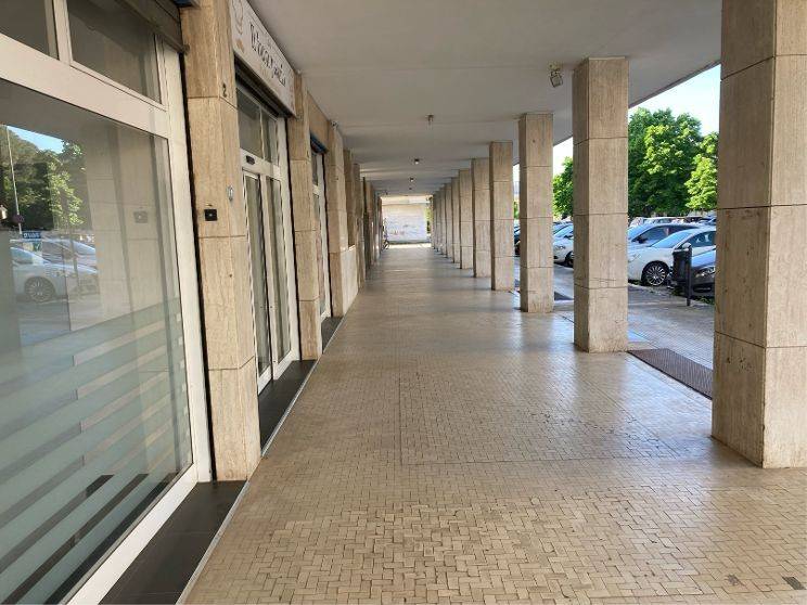 negozio in affitto a Lecce in zona Partigiani