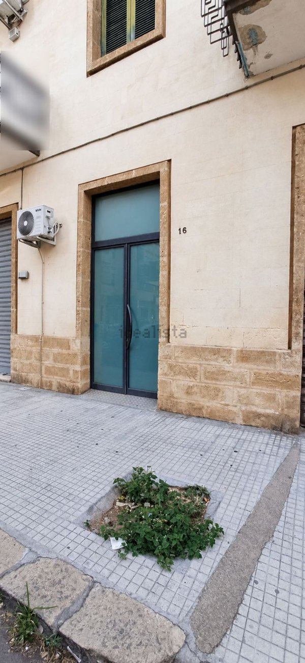 locale commerciale in affitto a Lecce in zona Mazzini
