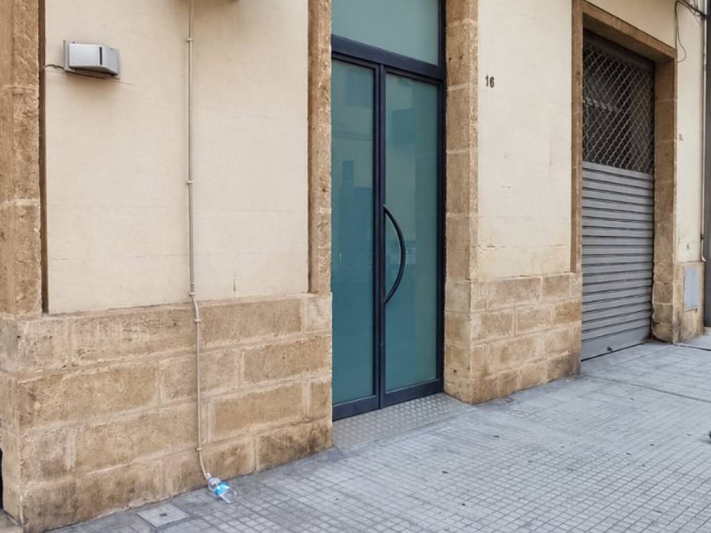 negozio in affitto a Lecce in zona Mazzini