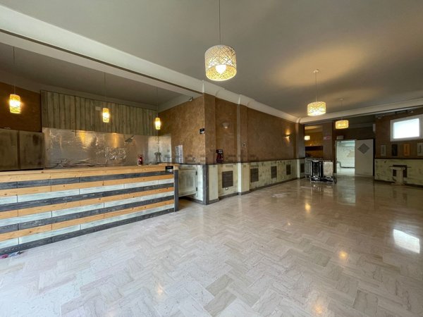 locale commerciale in affitto a Lecce in zona Leuca