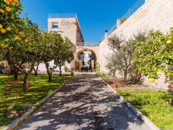negozio in affitto a Lecce in zona Centro Città