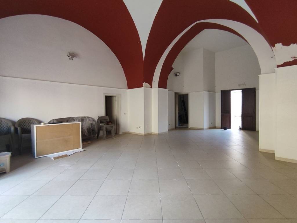 negozio in affitto a Leverano