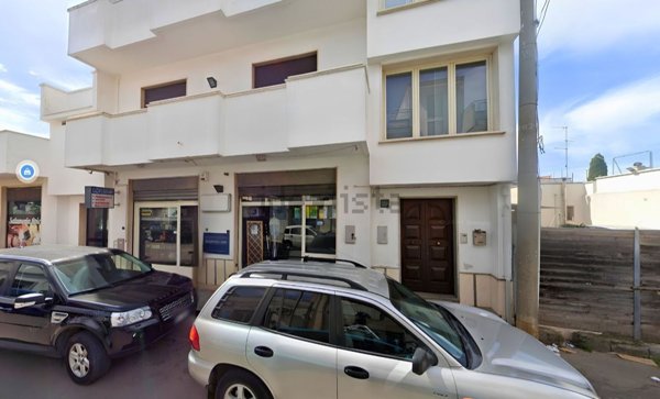 negozio in affitto a Leverano