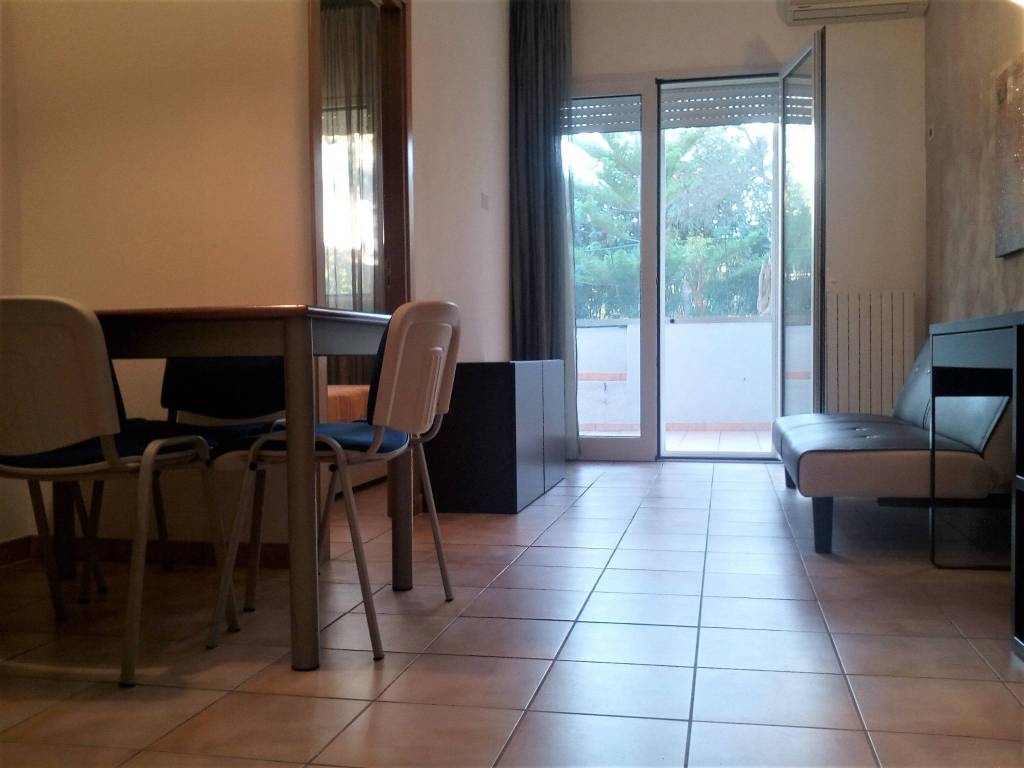 appartamento in affitto a Lizzanello in zona Merine