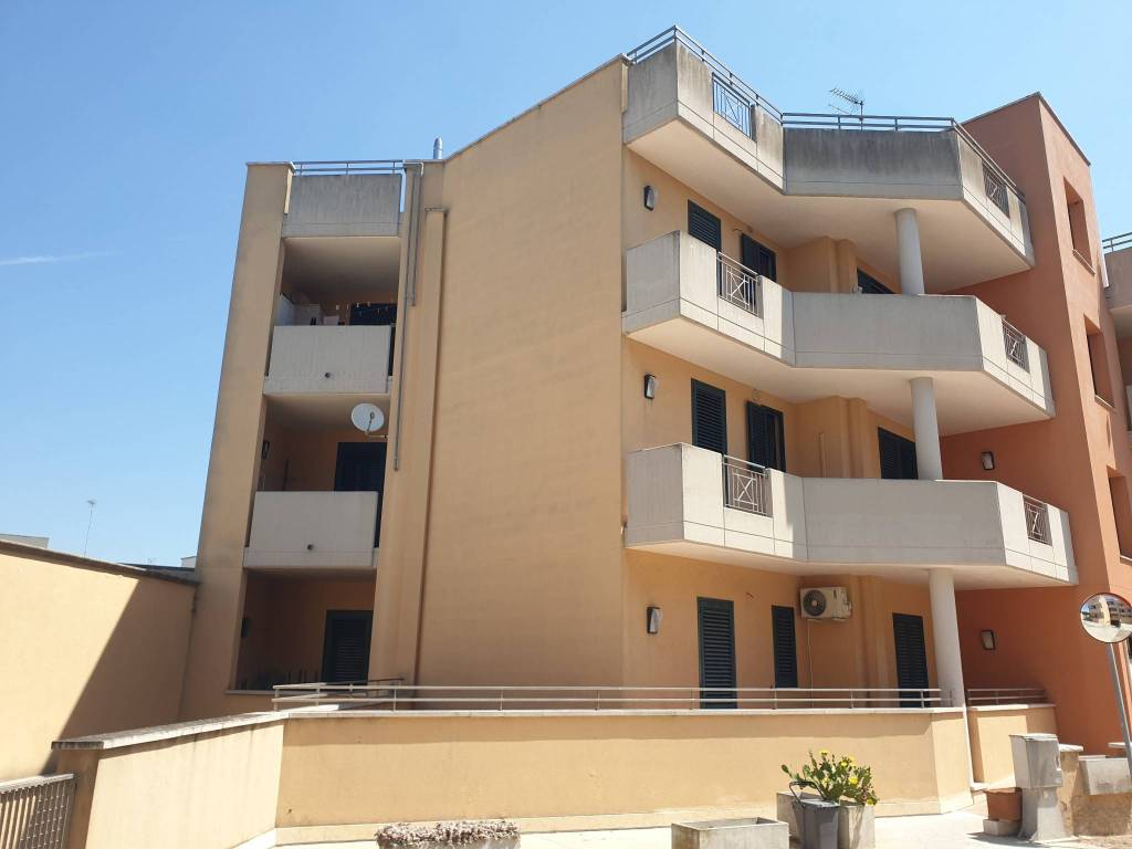 appartamento in affitto a Lizzanello in zona Merine