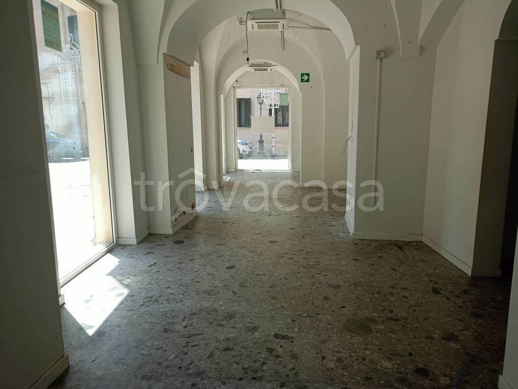 negozio in affitto a Maglie
