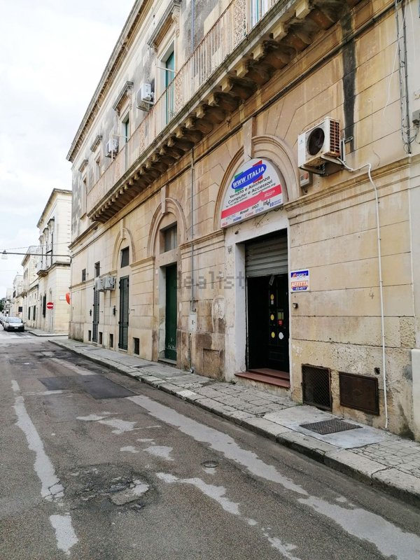 locale commerciale in affitto a Maglie