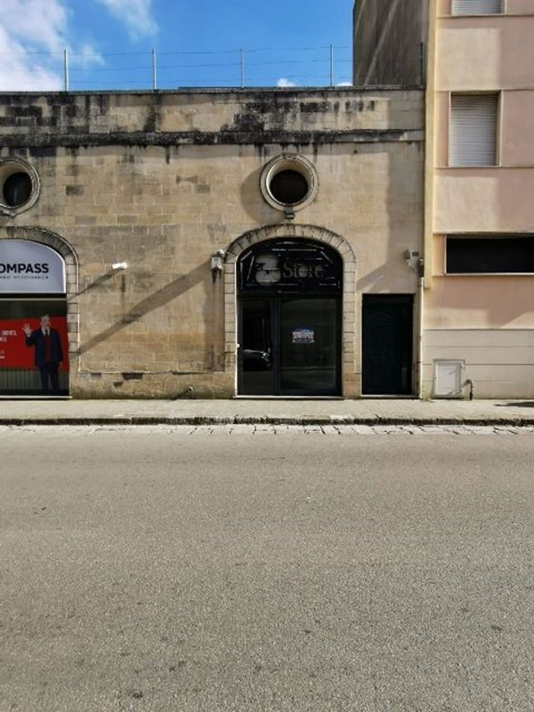 locale commerciale in affitto a Maglie