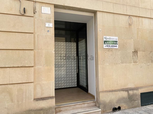 locale commerciale in affitto a Maglie