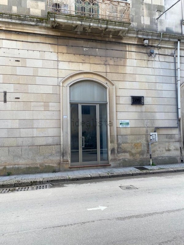 locale commerciale in affitto a Maglie