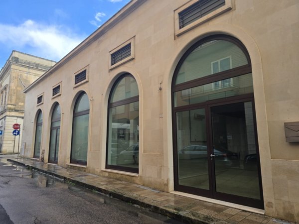 locale commerciale in affitto a Maglie