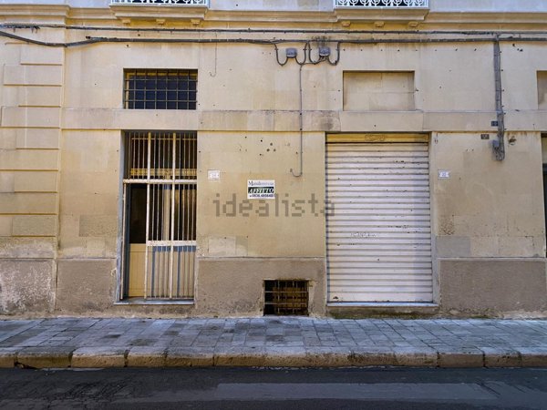 locale commerciale in affitto a Maglie