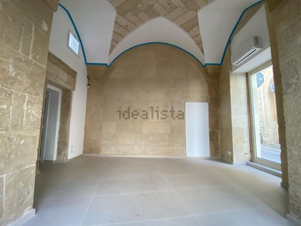 locale commerciale in affitto a Maglie