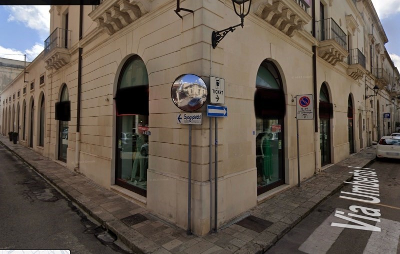 locale commerciale in affitto a Maglie