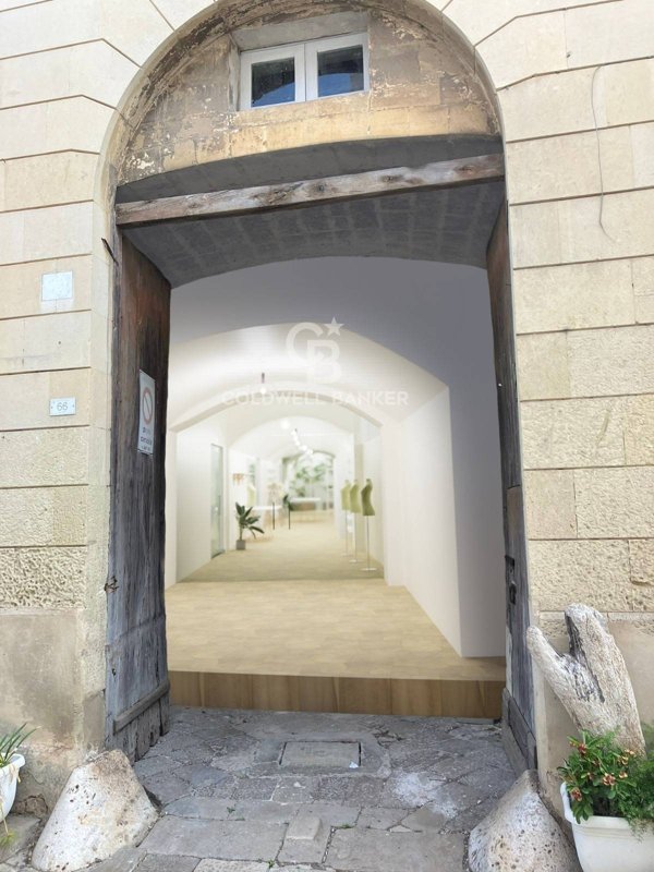 locale commerciale in affitto a Maglie