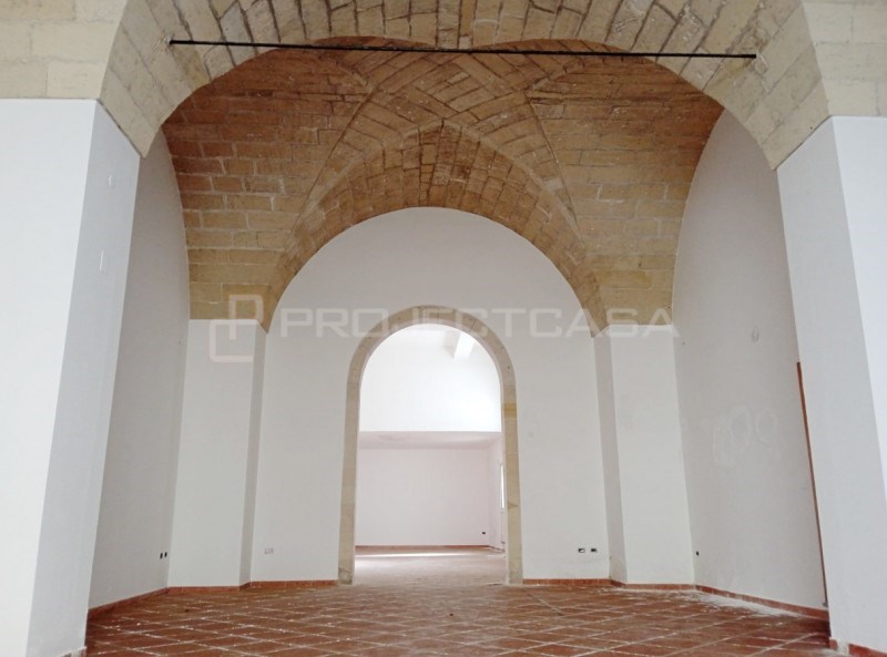 locale commerciale in affitto a Maglie