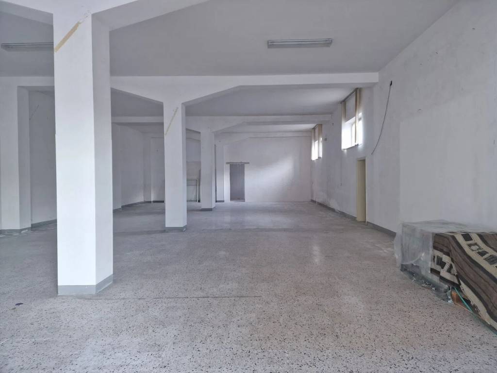 negozio in affitto a Maglie