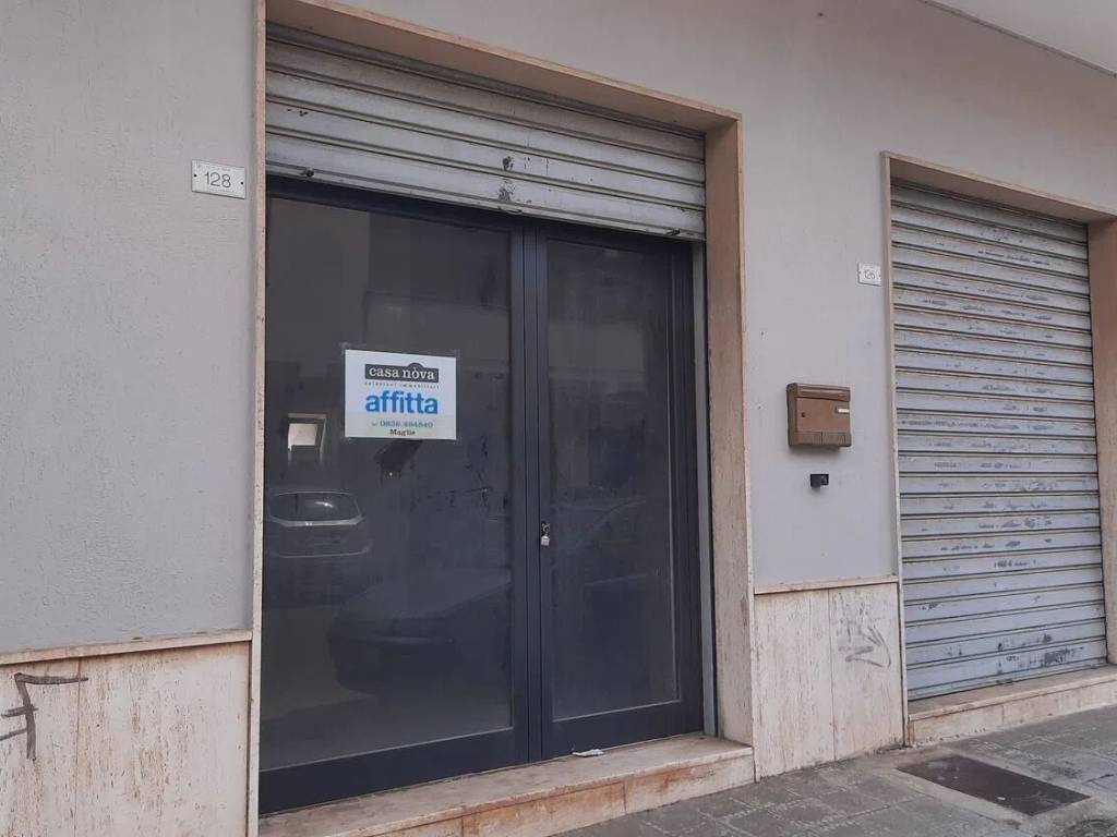 negozio in affitto a Maglie