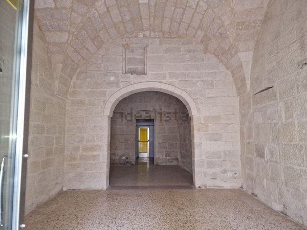 locale commerciale in affitto a Maglie