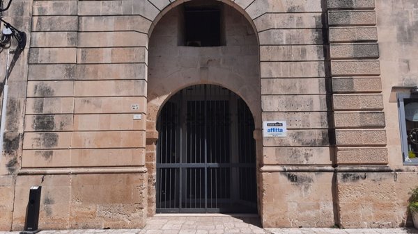 locale commerciale in affitto a Maglie