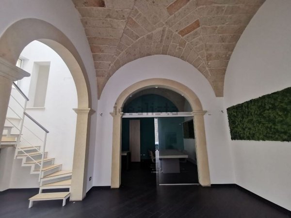 locale commerciale in affitto a Maglie