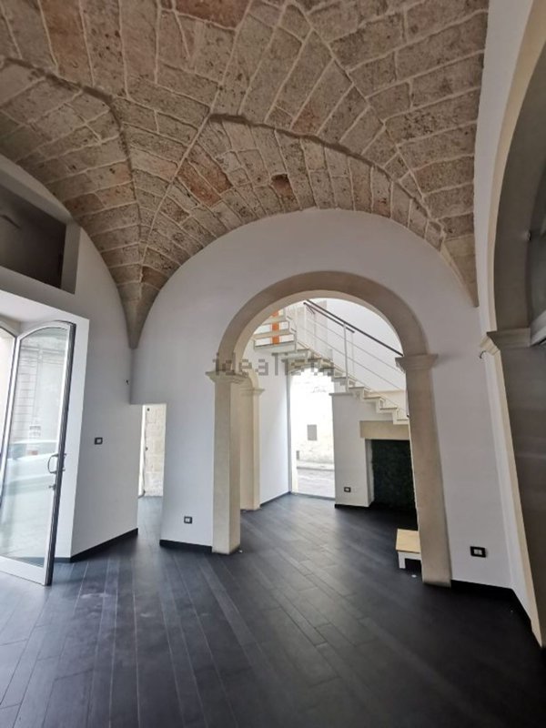locale commerciale in affitto a Maglie