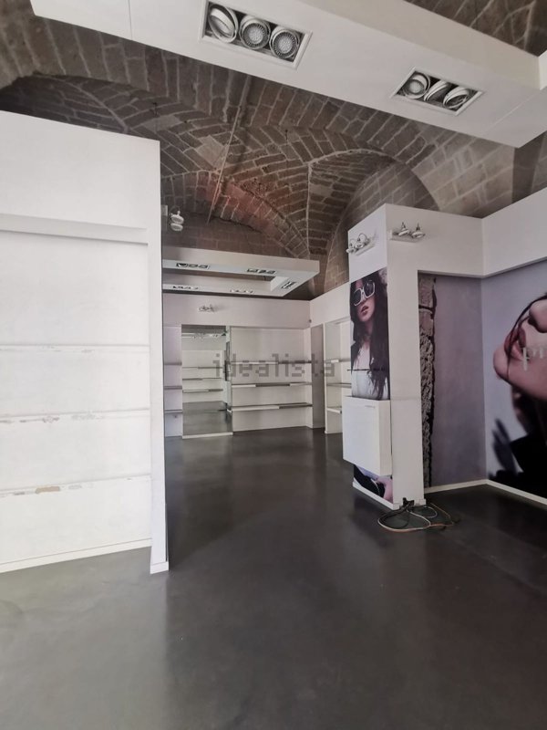 locale commerciale in affitto a Maglie