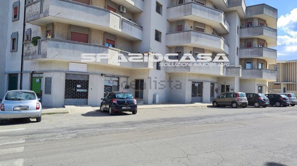 locale commerciale in affitto a Maglie