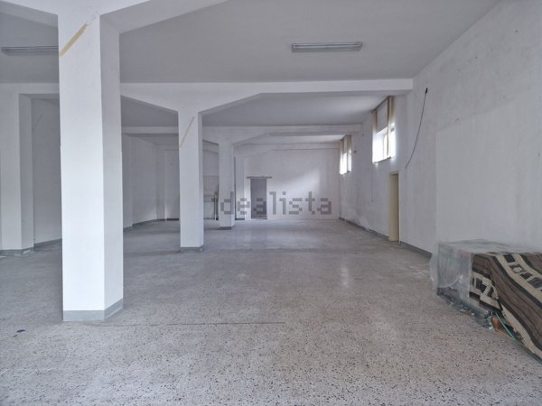 locale commerciale in affitto a Maglie