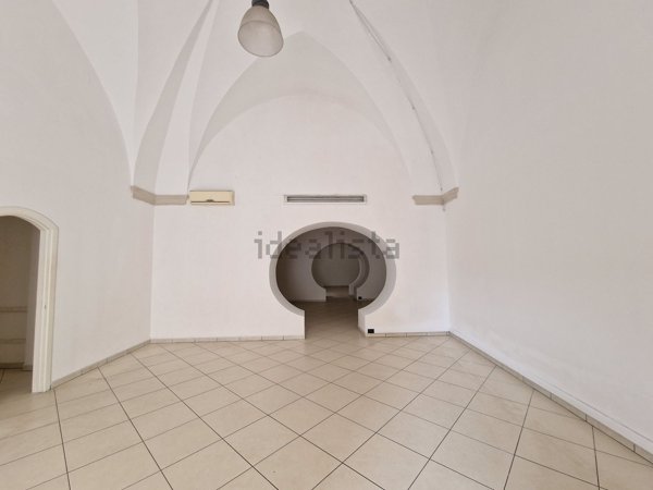 locale commerciale in affitto a Maglie