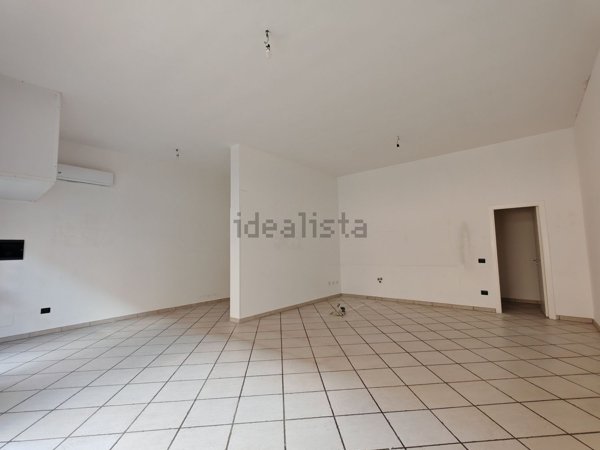 locale commerciale in affitto a Maglie