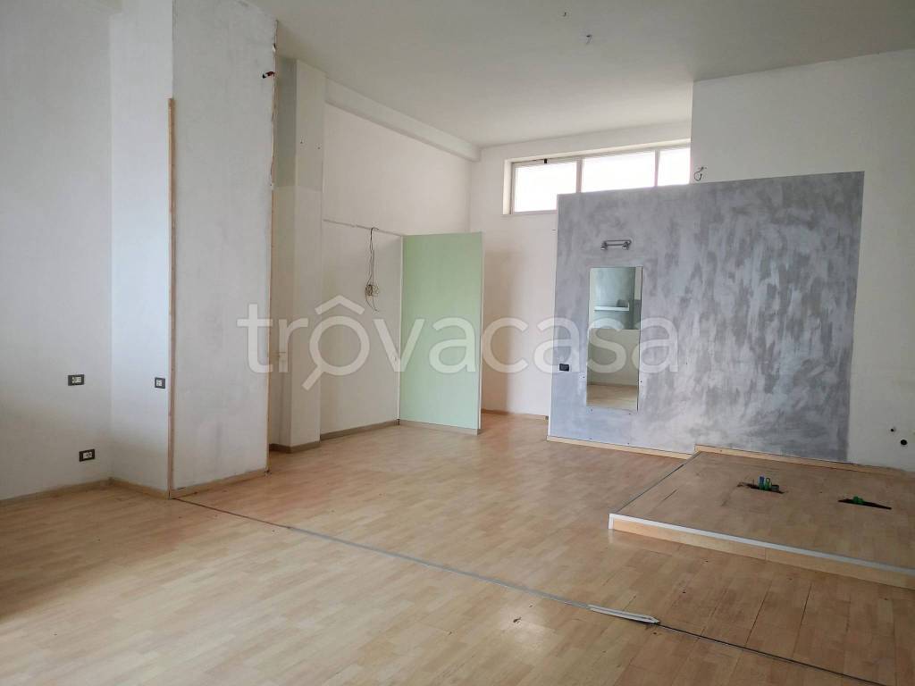 negozio in affitto a Maglie