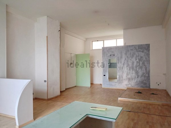 locale commerciale in affitto a Maglie