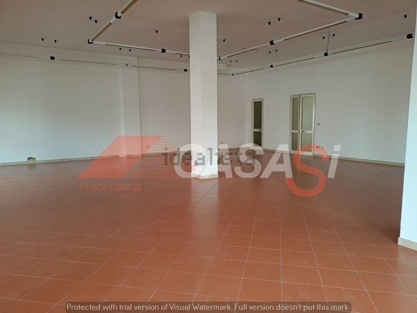 locale commerciale in affitto a Maglie