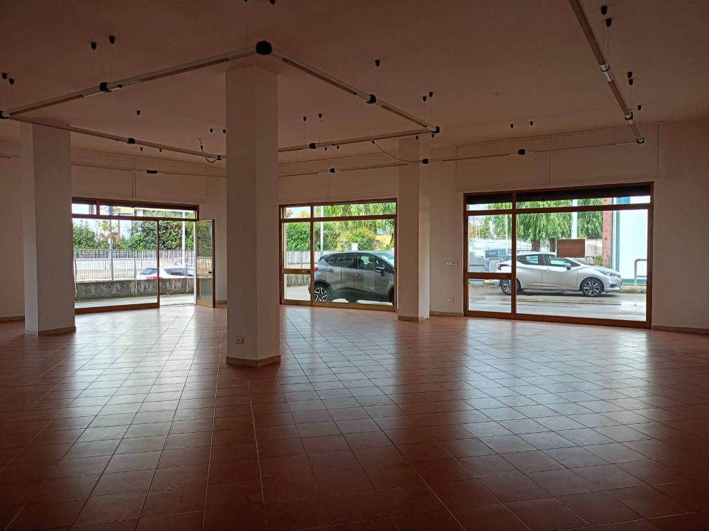 negozio in affitto a Maglie