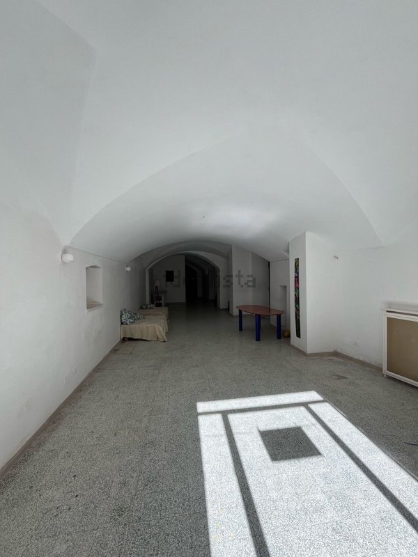 locale commerciale in affitto a Maglie