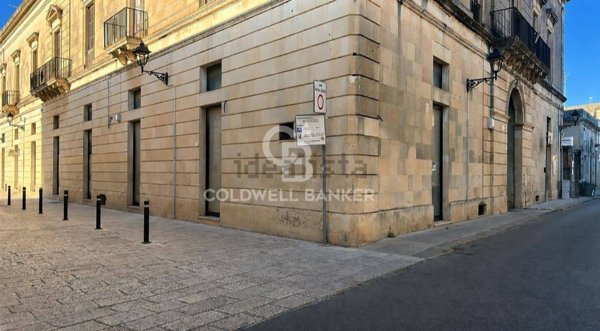 locale commerciale in affitto a Maglie
